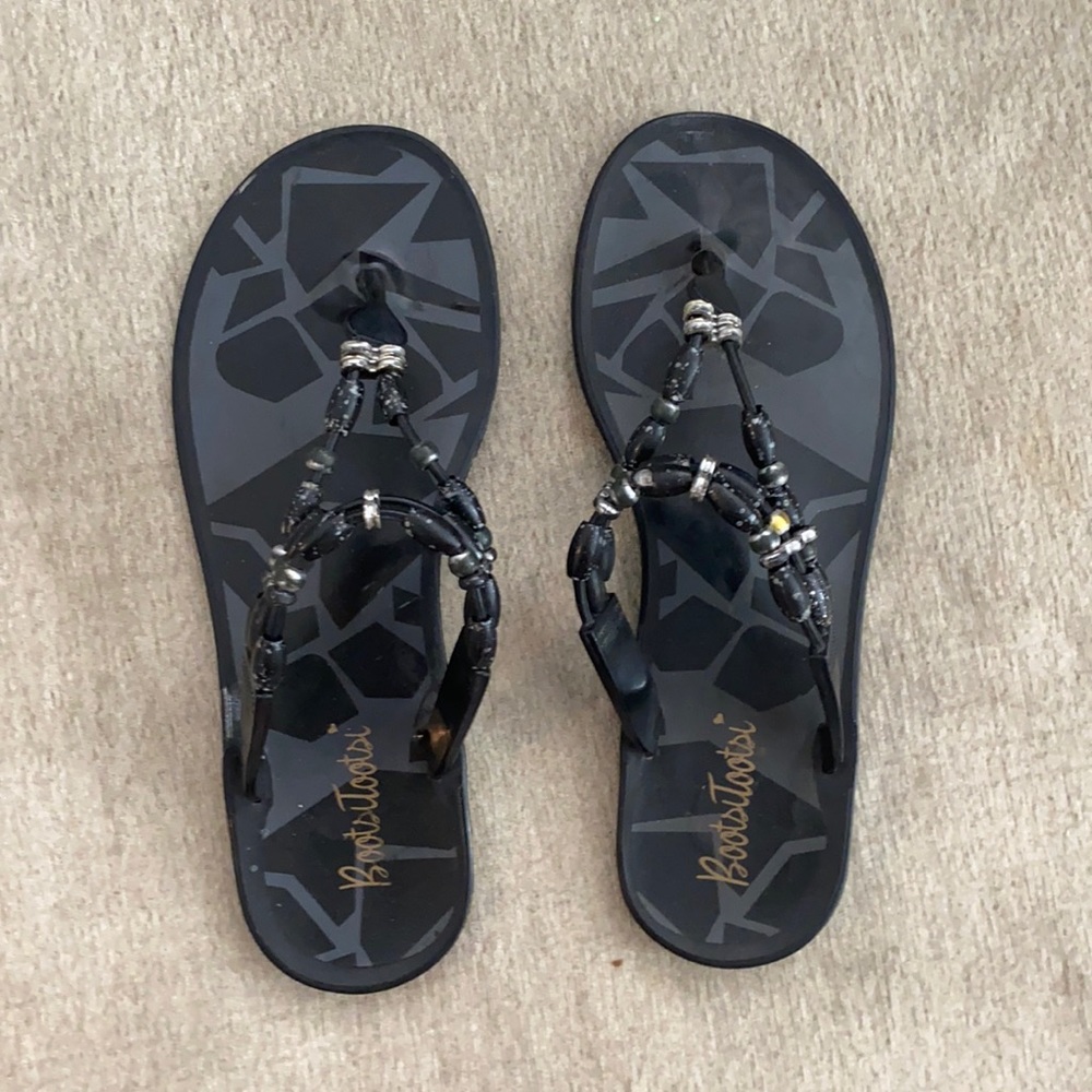 Beaded flip Flop Sandals- LIKE NEW!